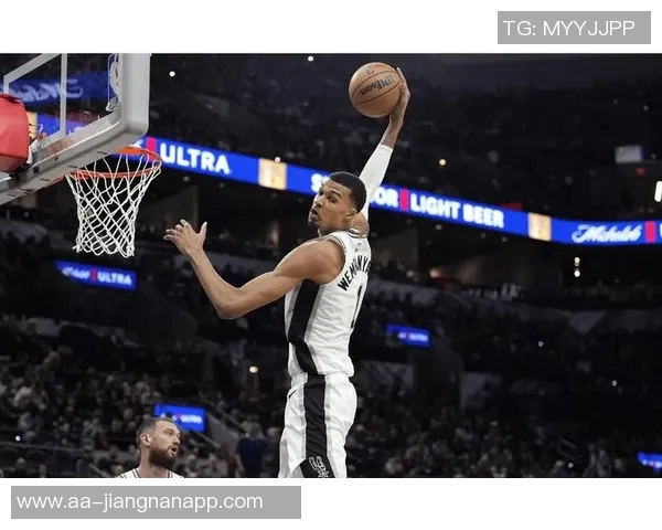 文班亚马与哈珀的对决快船逆转开拓者的利弊分析里夫斯创下个人最佳表现之夜