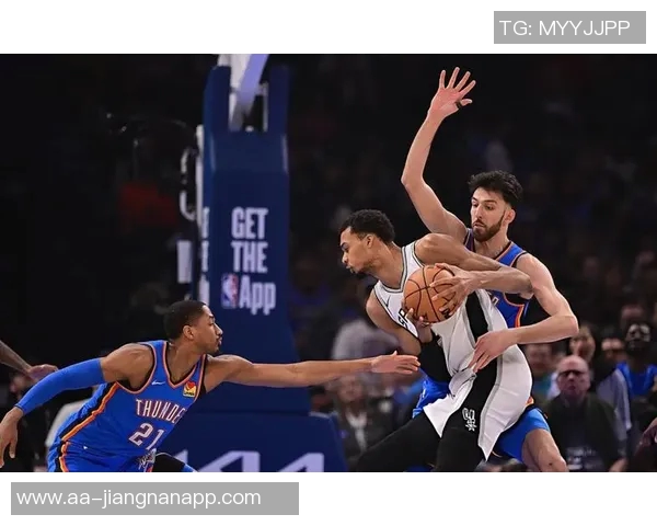 文班表现惊艳砍下17分7篮板隔扣对手并限制切特发挥至极限